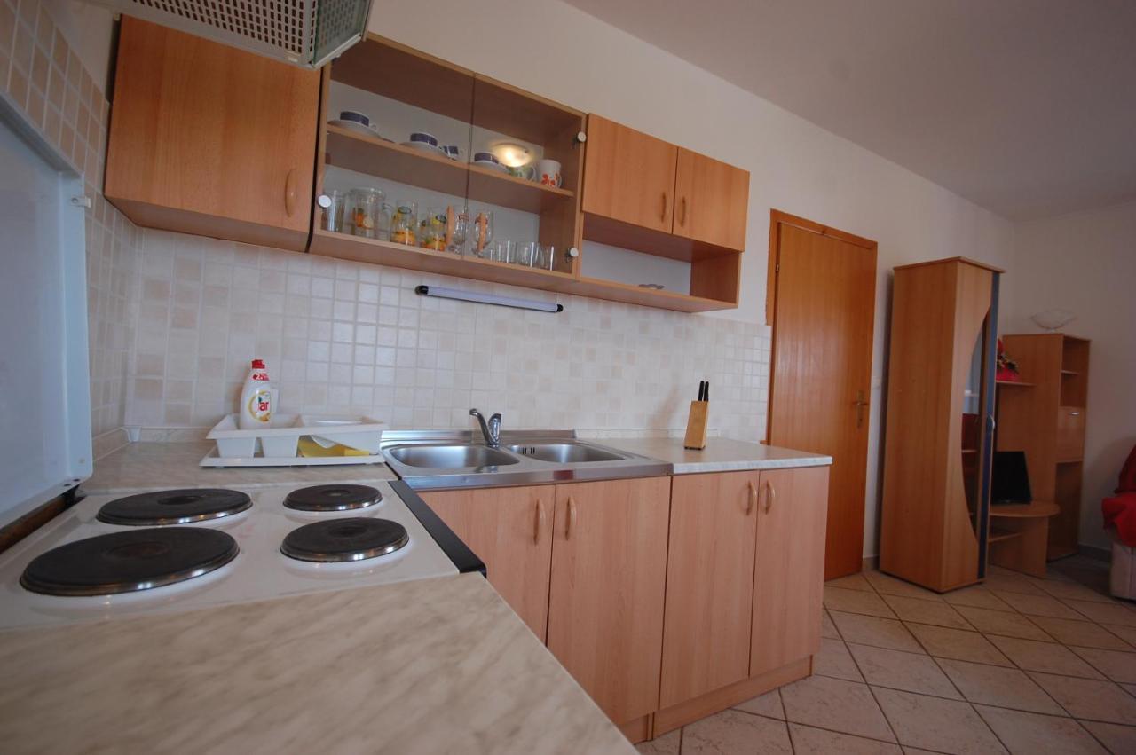 Apartments Novak By El-Pi Tours Malinska Esterno foto