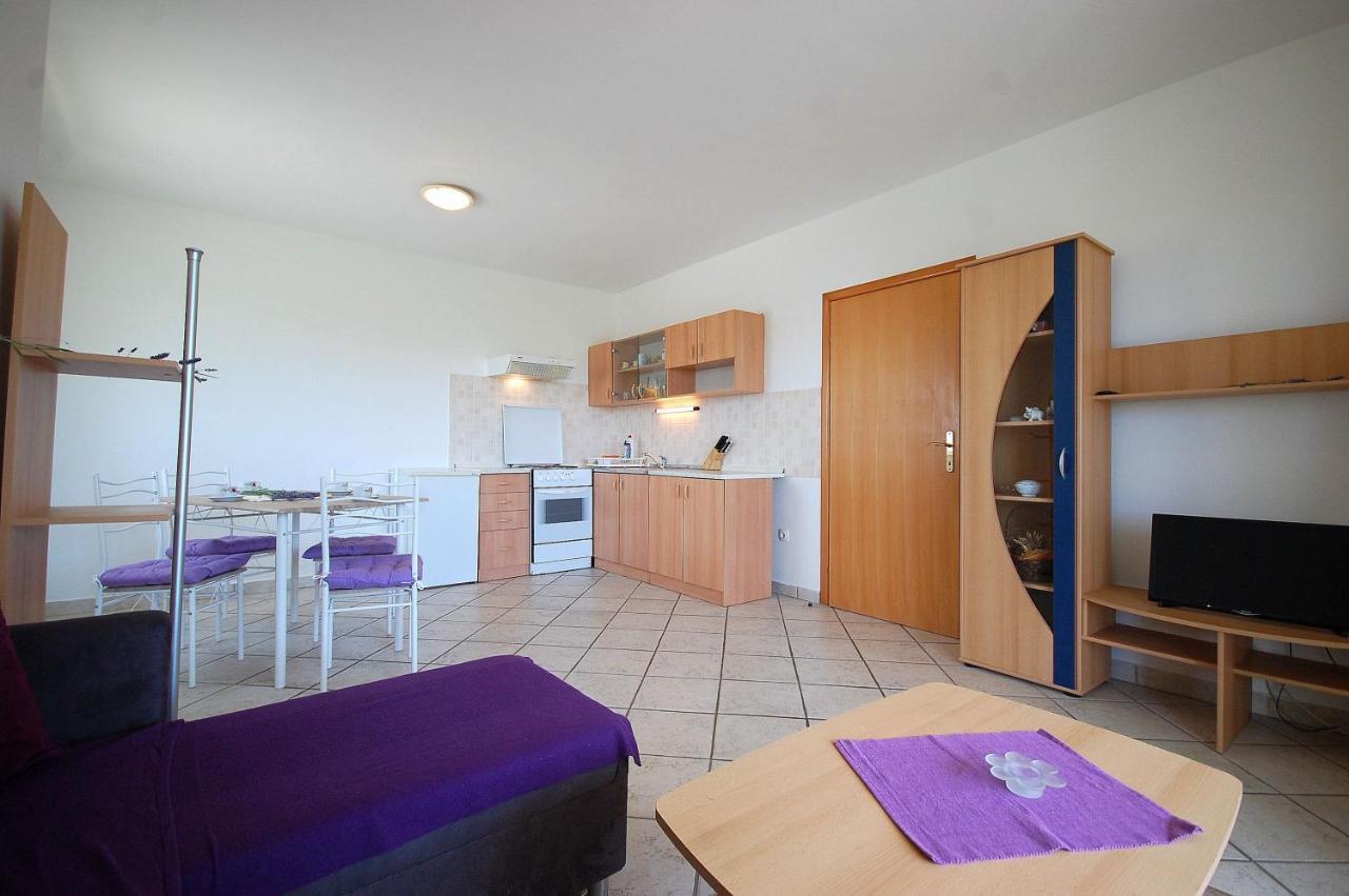 Apartments Novak By El-Pi Tours Malinska Esterno foto