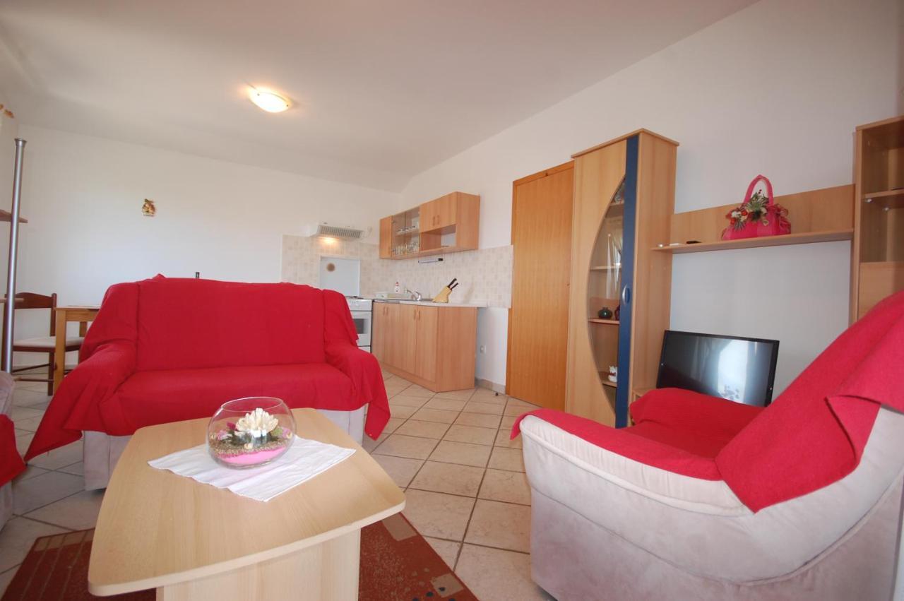 Apartments Novak By El-Pi Tours Malinska Esterno foto
