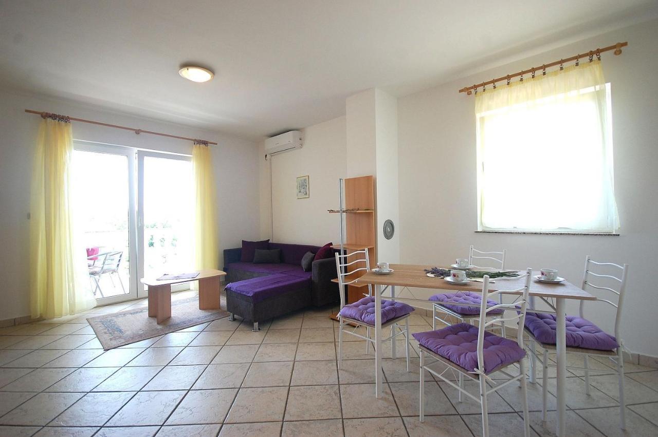 Apartments Novak By El-Pi Tours Malinska Esterno foto