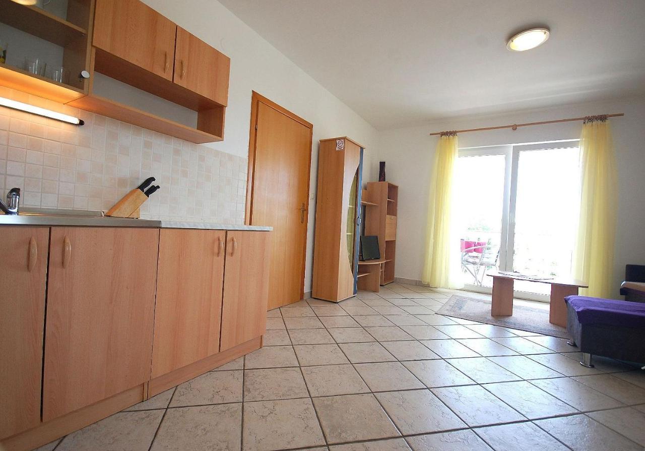 Apartments Novak By El-Pi Tours Malinska Esterno foto